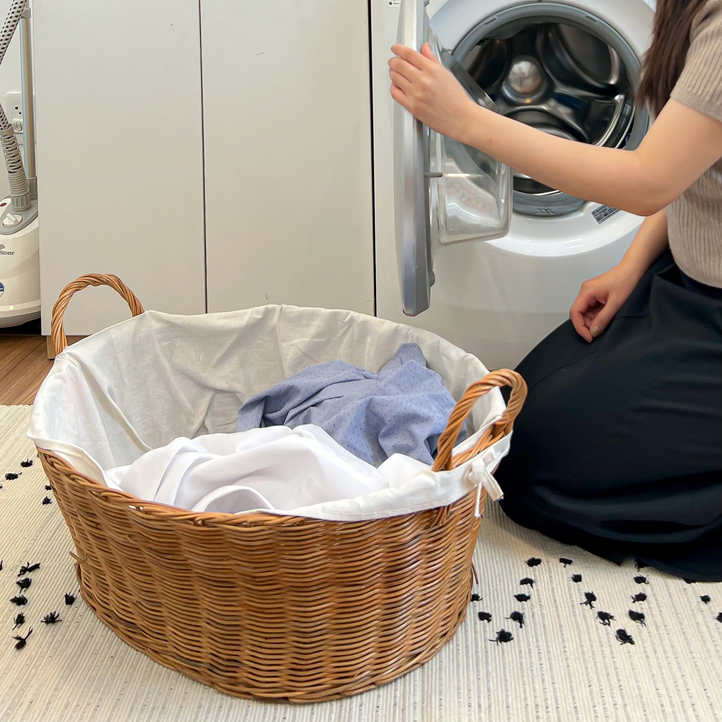 Giỏ đựng quần áo bẩn trong phòng giặt ủi/ phòng tắm