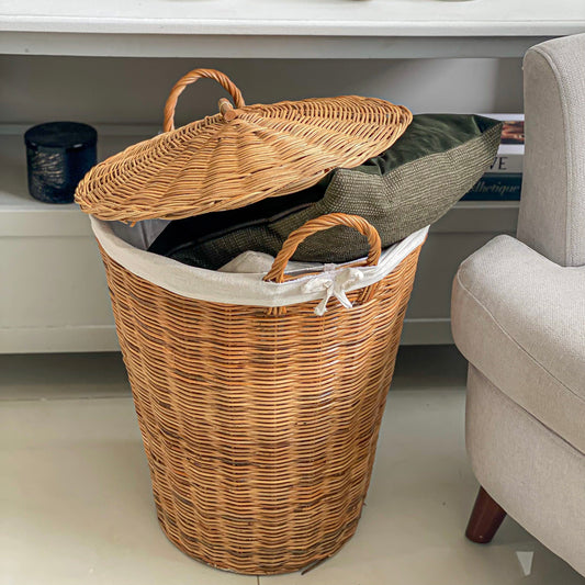 Basket with lid for sofa pillows, unused clothes
